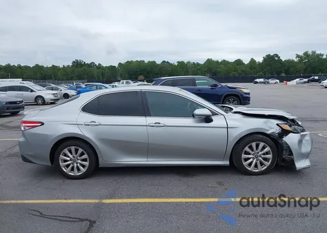 2018 Toyota Camry Le z USA, uszkodzony, nr VIN 4T1B11HK7JU058646